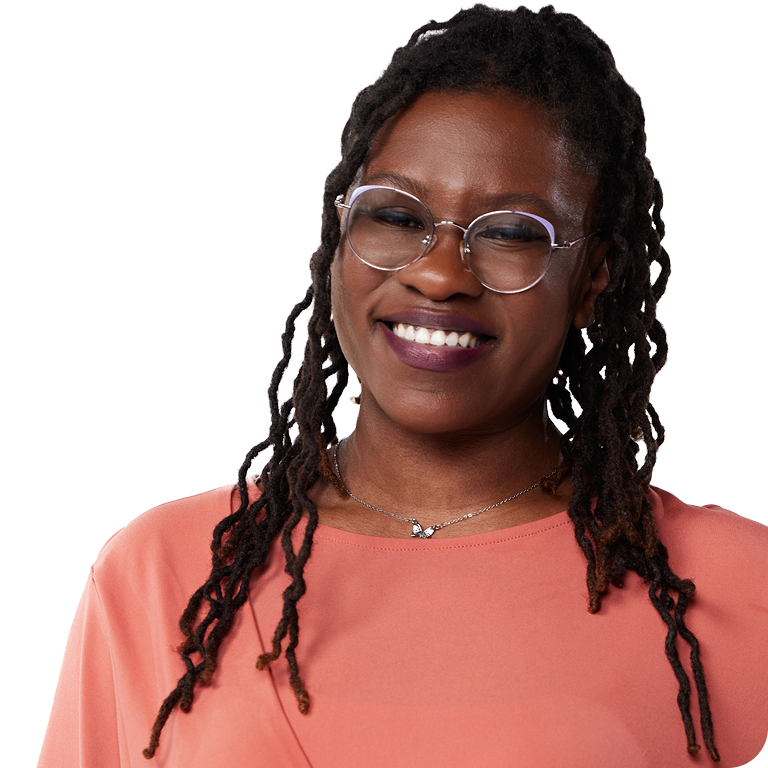 A portrait of Nina who is an EarnIn customer since 2020